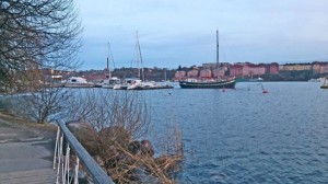 Beliebte Laufstrecke am Strand von Kungsholmen in Stockholm