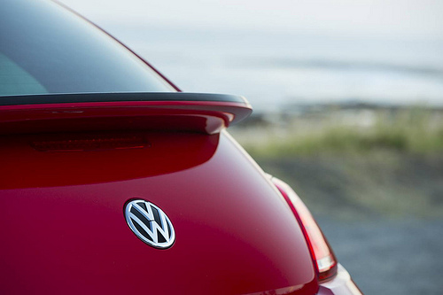 Das sportlich-elegant geschwungene Heck des VW Beetle (Bildquellenangabe: © NRMA New Cars / flickr.com)